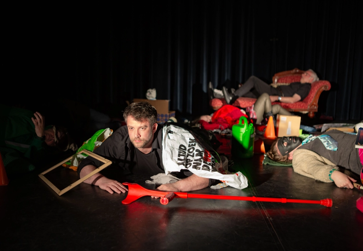 Against any reasonable offer: An absurdist performance about Marktplaats